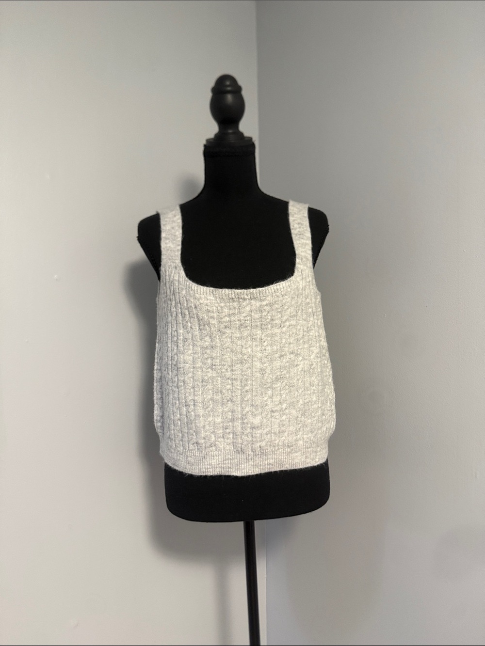 New York & Company Light Gray Ribbed Square-Neck Tank